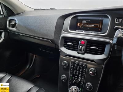 2014 Volvo V40 - Thumbnail