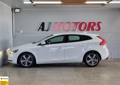 2014 Volvo V40 - Thumbnail