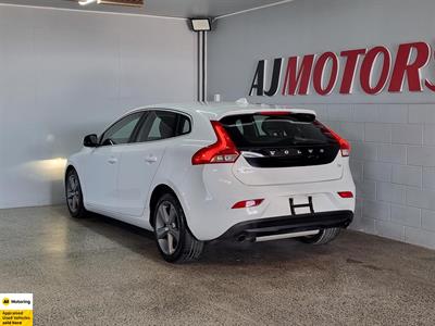 2014 Volvo V40 - Thumbnail