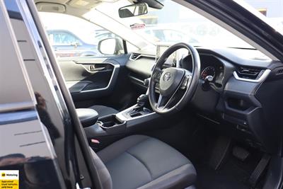 2021 Toyota RAV4 - Thumbnail