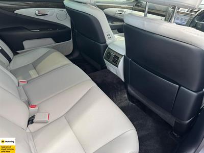 2012 Lexus LS 600 - Thumbnail