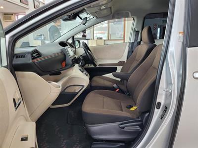 2017 Toyota Sienta - Thumbnail