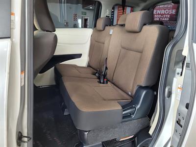 2017 Toyota Sienta - Thumbnail