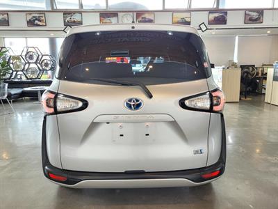 2017 Toyota Sienta - Thumbnail