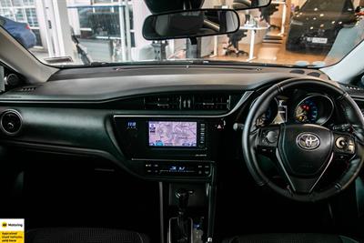 2016 Toyota Auris - Thumbnail