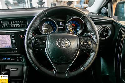 2016 Toyota Auris - Thumbnail