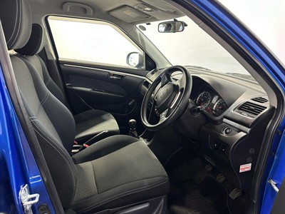 2014 Suzuki Swift - Thumbnail