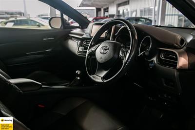 2017 Toyota C-HR - Thumbnail