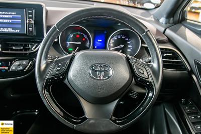 2017 Toyota C-HR - Thumbnail