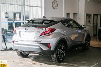 2017 Toyota C-HR - Thumbnail