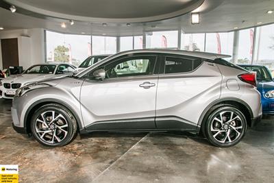 2017 Toyota C-HR - Thumbnail