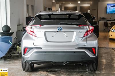 2017 Toyota C-HR - Thumbnail