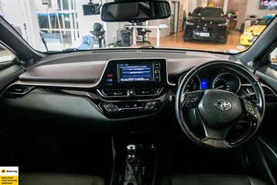 2017 Toyota C-HR - Thumbnail