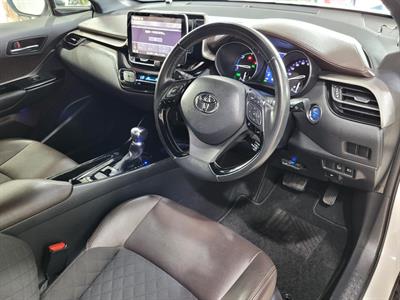 2017 Toyota C-HR - Thumbnail