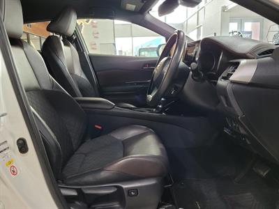 2017 Toyota C-HR - Thumbnail