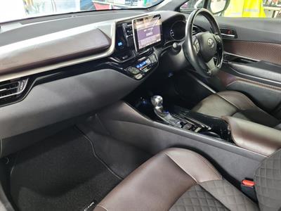 2017 Toyota C-HR - Thumbnail