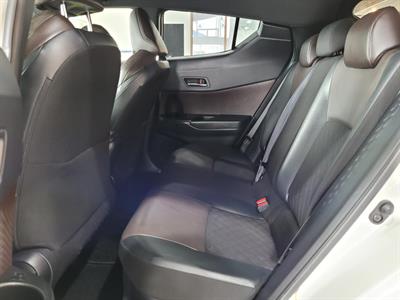 2017 Toyota C-HR - Thumbnail