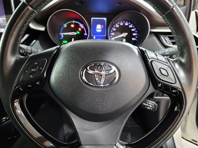 2017 Toyota C-HR - Thumbnail