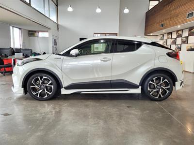 2017 Toyota C-HR - Thumbnail