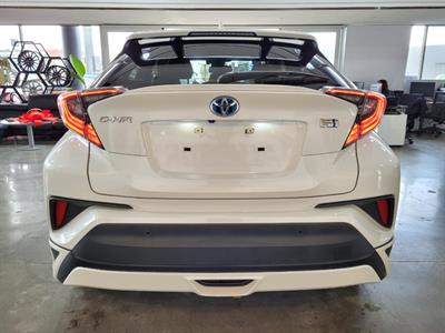 2017 Toyota C-HR - Thumbnail