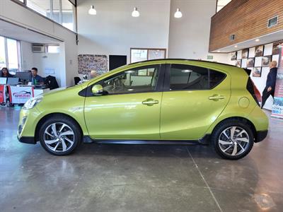 2015 Toyota Aqua - Thumbnail