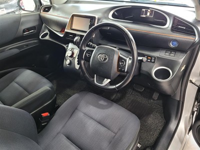 2016 Toyota Sienta - Thumbnail
