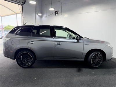2014 Mitsubishi Outlander - Thumbnail