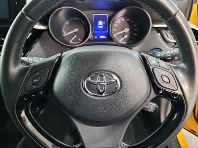 2017 Toyota C-HR - Thumbnail