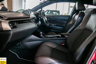 2017 Toyota C-HR - Thumbnail