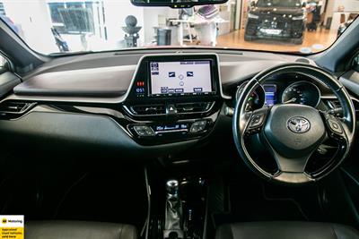 2017 Toyota C-HR - Thumbnail