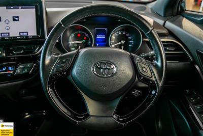 2017 Toyota C-HR - Thumbnail