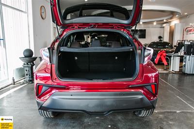 2017 Toyota C-HR - Thumbnail
