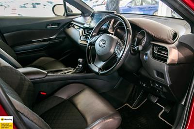 2017 Toyota C-HR - Thumbnail