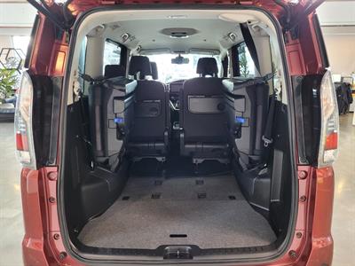 2018 Nissan Serena - Thumbnail