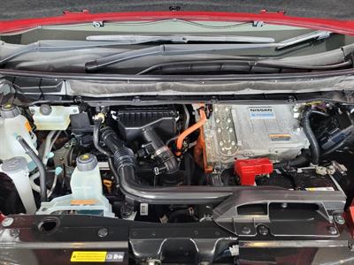 2018 Nissan Serena - Thumbnail