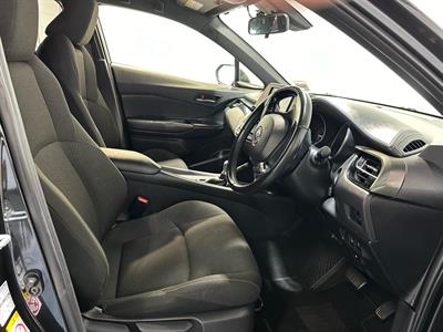 2017 Toyota C-HR - Thumbnail