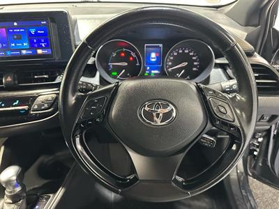2017 Toyota C-HR - Thumbnail