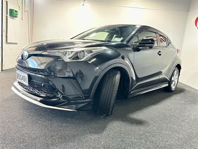 2017 Toyota C-HR - Thumbnail