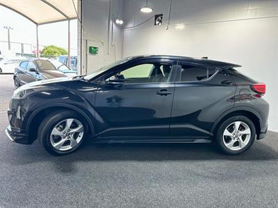2017 Toyota C-HR - Thumbnail