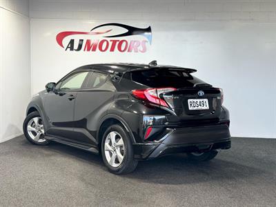 2017 Toyota C-HR - Thumbnail