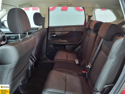 2022 Mitsubishi Outlander - Thumbnail