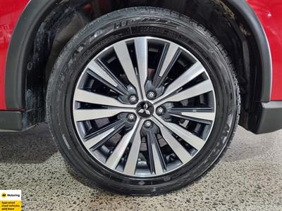 2022 Mitsubishi Outlander - Thumbnail