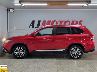 2022 Mitsubishi Outlander - Thumbnail