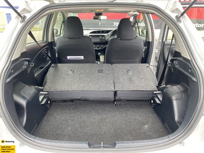 2017 Toyota Yaris - Thumbnail