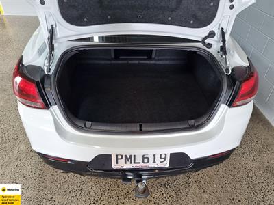 2017 Holden Commodore - Thumbnail