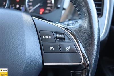 2020 Mitsubishi Outlander - Thumbnail