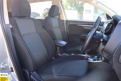 2020 Mitsubishi Outlander - Thumbnail