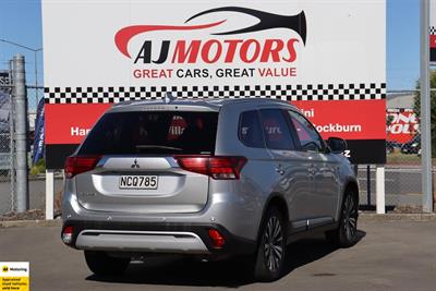 2020 Mitsubishi Outlander - Thumbnail