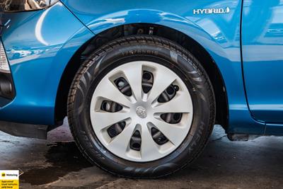 2013 Toyota Aqua - Thumbnail