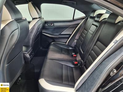 2016 Lexus IS 200t - Thumbnail